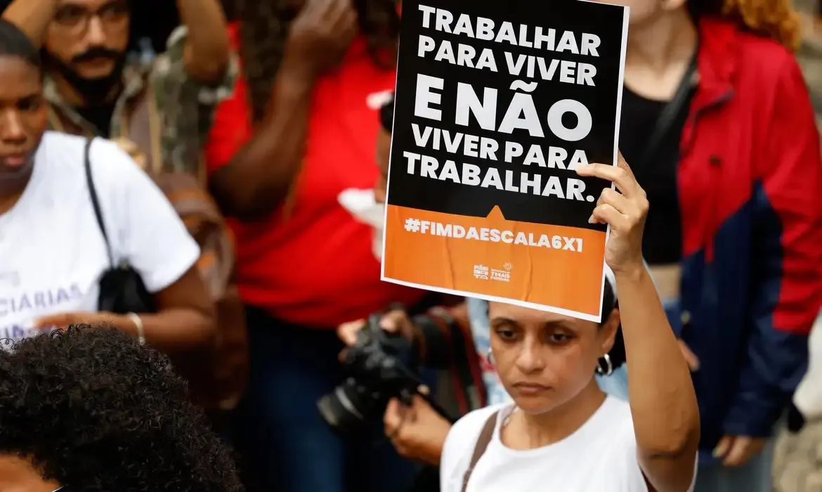 Imagem ilustrativa da imagem Manifestantes vão às ruas pelo fim da escala de trabalho 6x1