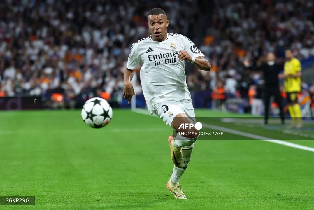 Kylian Mbappé em ação com a camisa do Real Madrid