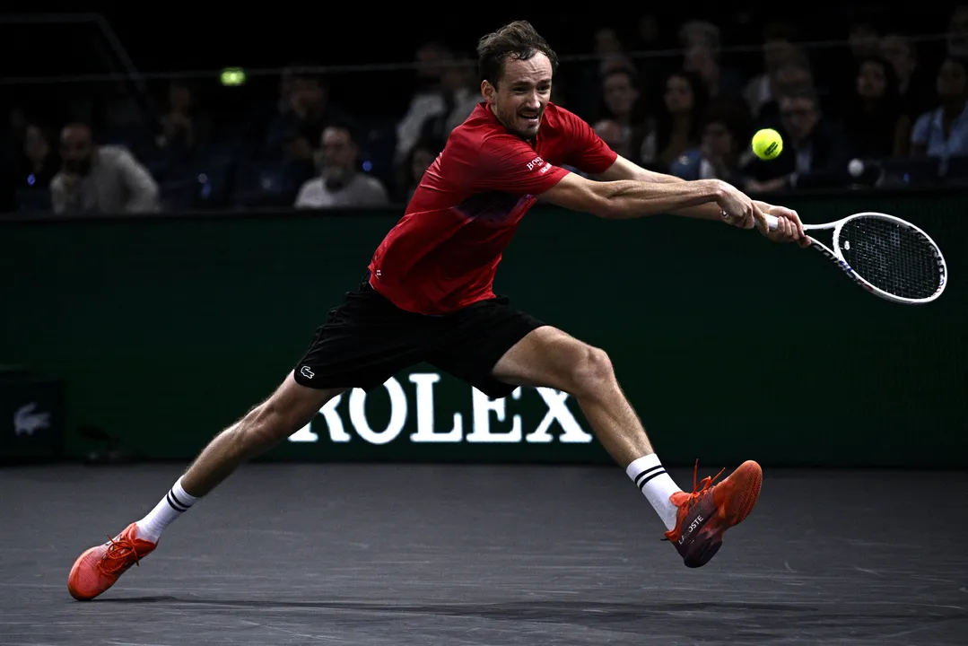 O russo Daniil Medvedev foi superado pelo australiano Alexei Popyrin no Masters 1000 de Paris