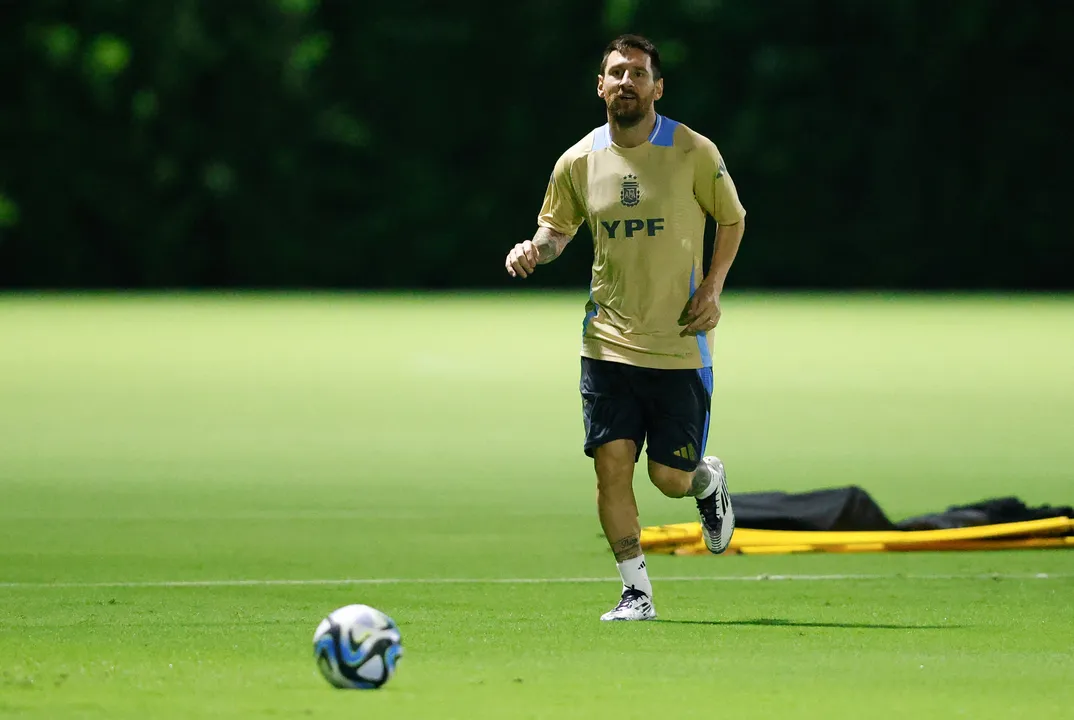 Lionel Messi retorna ao time principal da Argentina