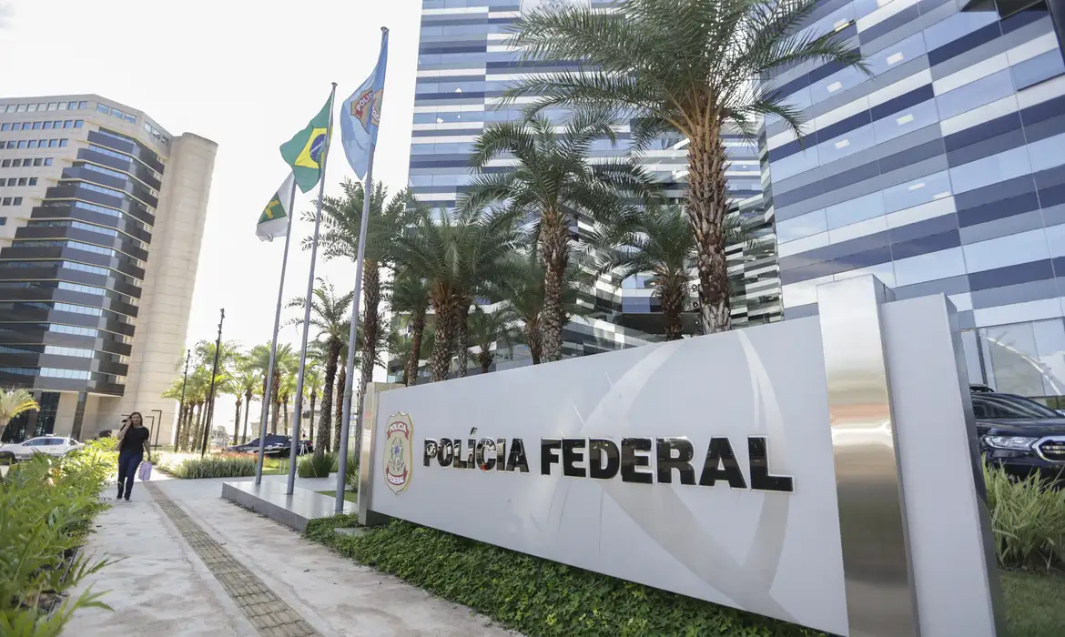 A PF revelou que o tenente-coronel Rafael Martins de Oliveira utilizou dados de terceiros para habilitar linha telefônica