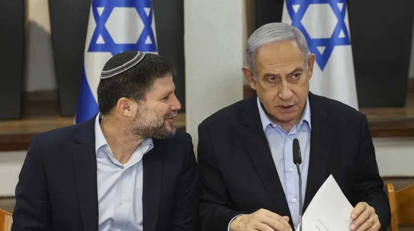 Bezalel Smotrich ao lado de Benjamin Netanyahu