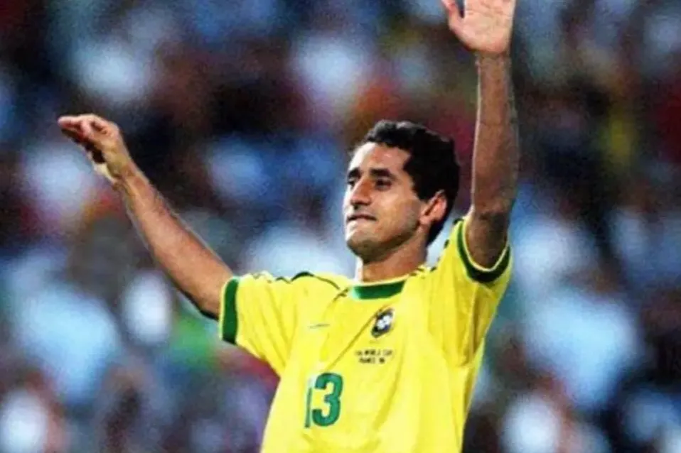 Zé Carlos vestiu a camisa da Seleção na Copa de 1998