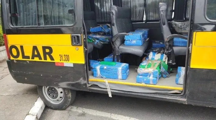 Imagem ilustrativa da imagem Motorista é preso em flagrante transportando 300 kg em van escolar