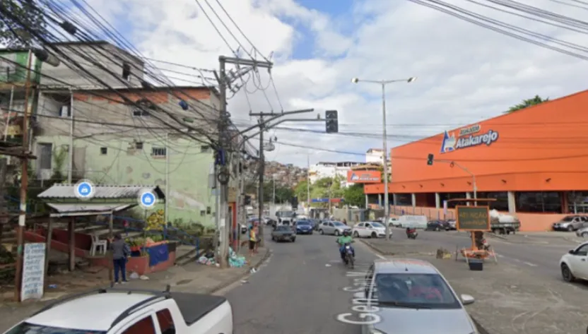 Imagem ilustrativa da imagem Mulher tem braço decepado ao colocar para fora de ônibus em Salvador