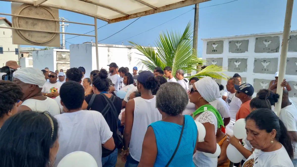 Enterro aconteceu na tarde desta quarta-feira, no Cemitério Municipal de Itapuã