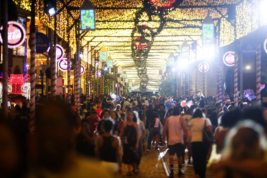 Túnel cenográfico montado entre a Rua Chile e Praça da Sé  é um entre os destaques na decoração da cidade