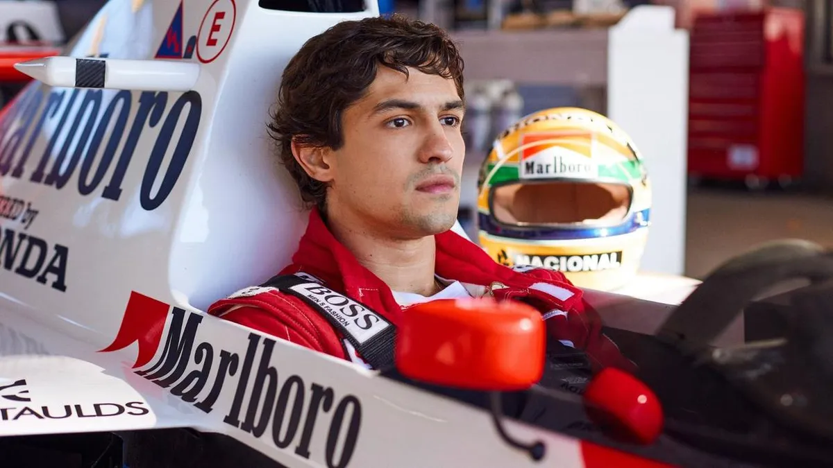 Na série, Gabriel Leone interpreta Ayrton Senna