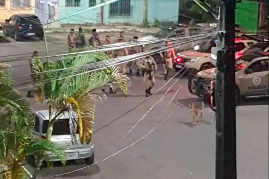 Policias reforçando a segurança em Cajazeiras XI