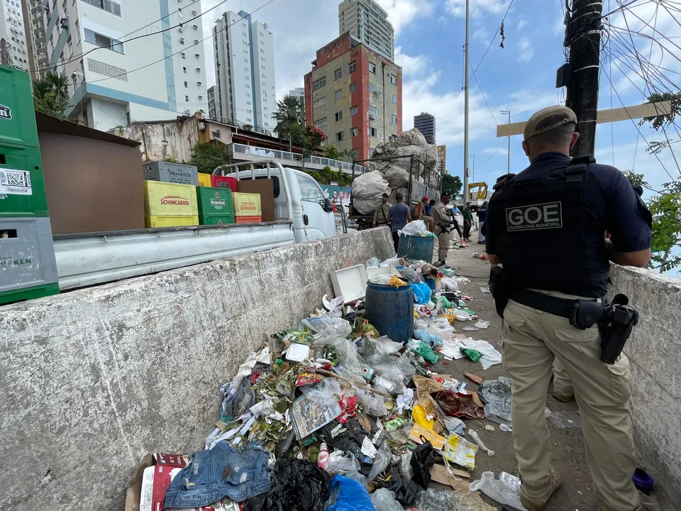 A Vigilância Sanitária realizou intervenções químicas em dois estabelecimentos para desratização e controle vetorial