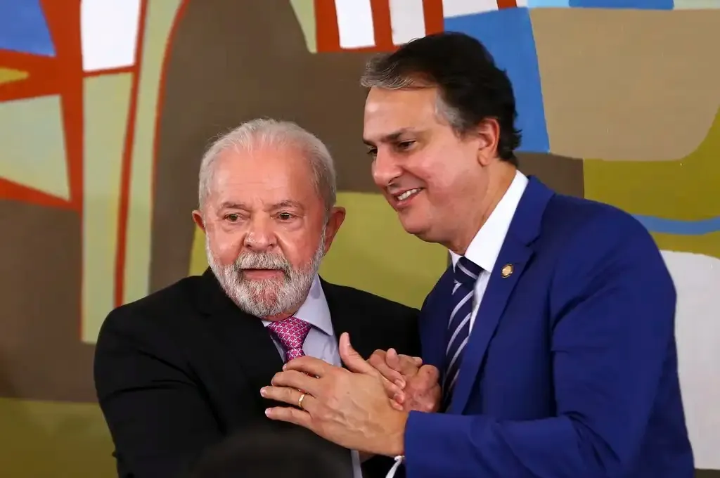 Lula e o ministro da Educação, Camilo Santana