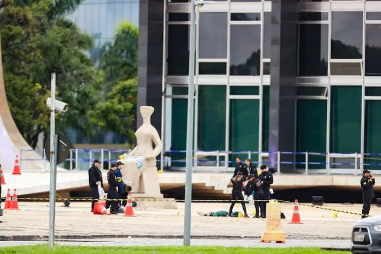 Corpo de Frascisco Wanderley após ele se explodir em frente ao STF