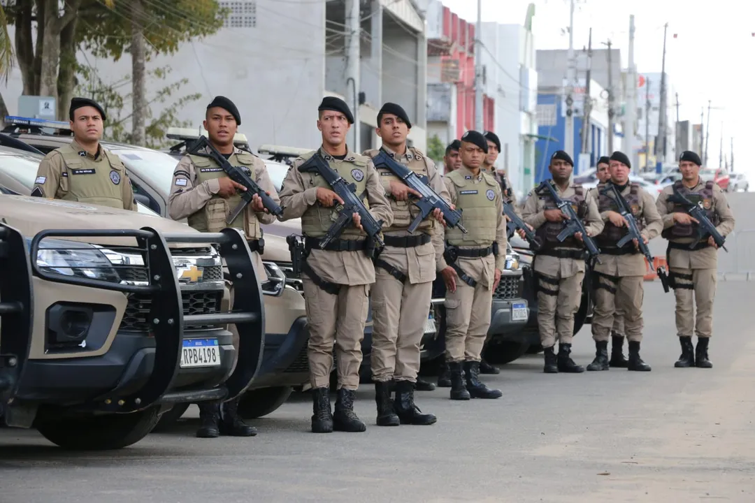 Imagem ilustrativa da imagem PMBA apreende 42 armas de fogo e prende 62 durante operação