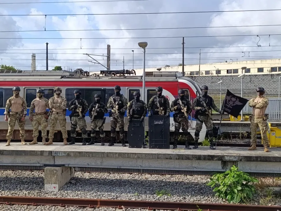 Policiais do BOPE exploraram as instalações das estações