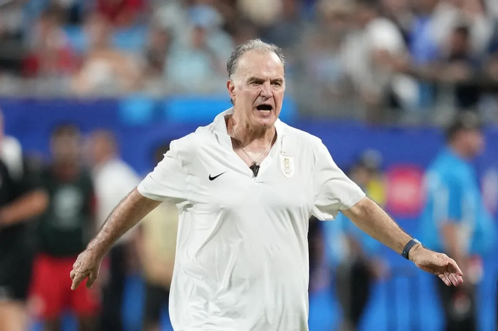 'El Loco' Bielsa, técnico da seleção uruguaia de futebol