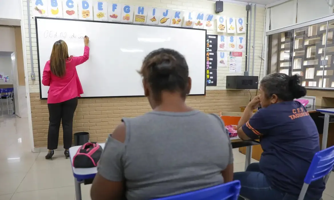 parcela será destinada a estudantes do ensino médio da Educação de Jovens e Adultos