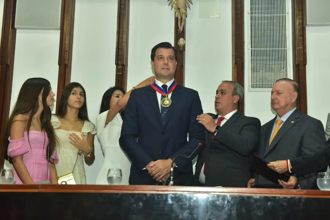 Pedro Maia recebeu honraria proposta pelo deputado estadual Vitor Azevedo