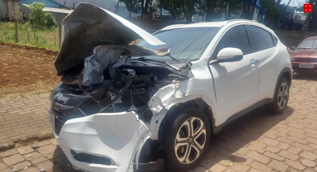 Incidente foi gravado por câmeras de segurança da rua