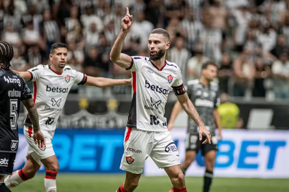 Wagner Leonardo comemora gol em Atlético-MG x Vitória