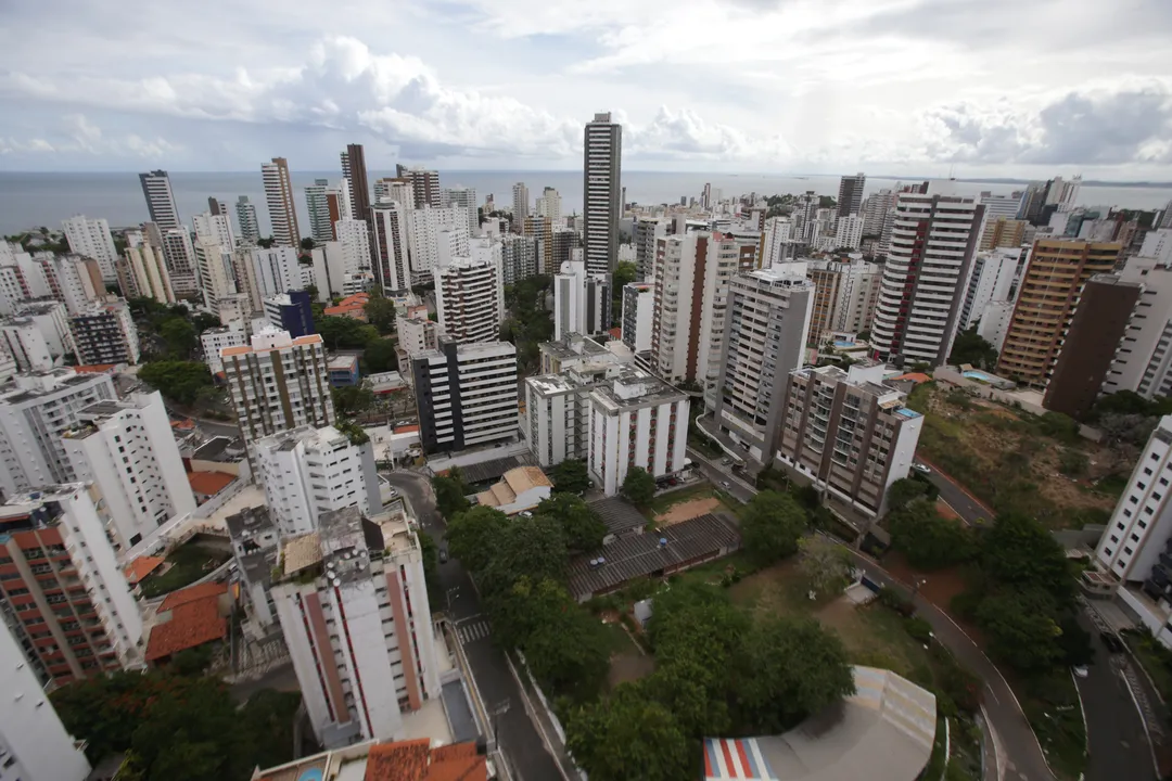 Vista aérea de edifícios residenciais em Salvador