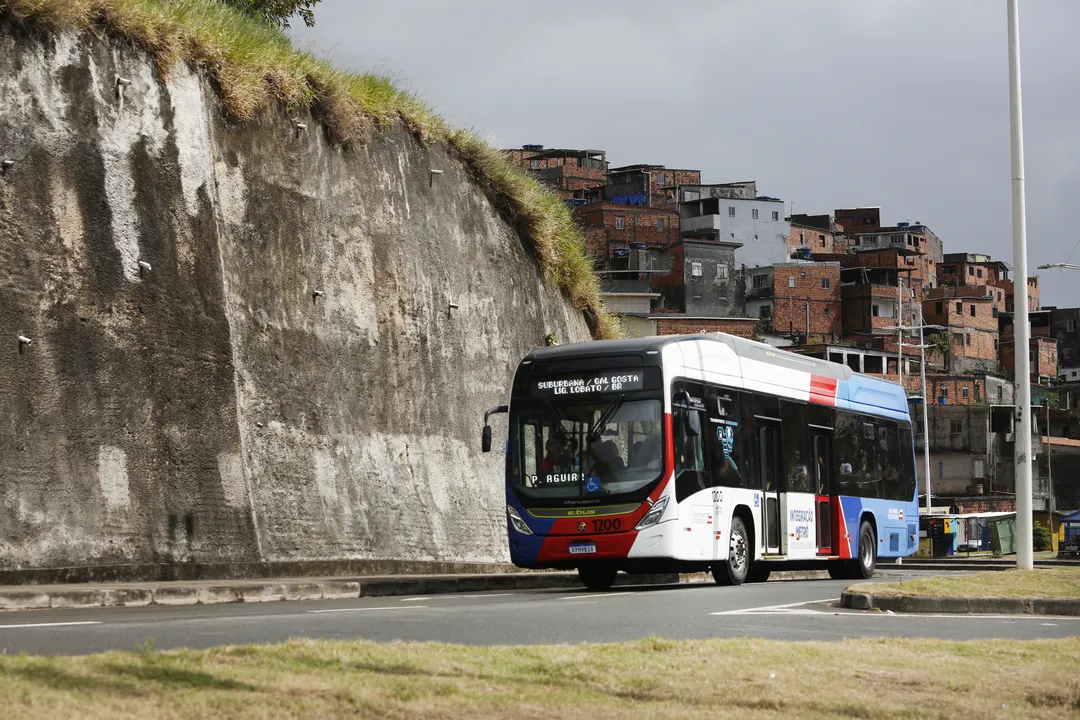 Ônbius elétrico que faz integração com o metrô na avenida Gal Costa (foto ilustrativa)