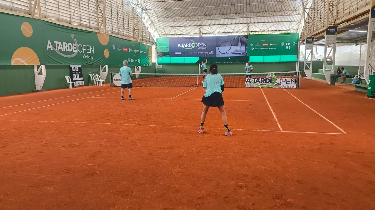 A TARDE OPEN de Tênis teve início na manhã deste sábado, 9