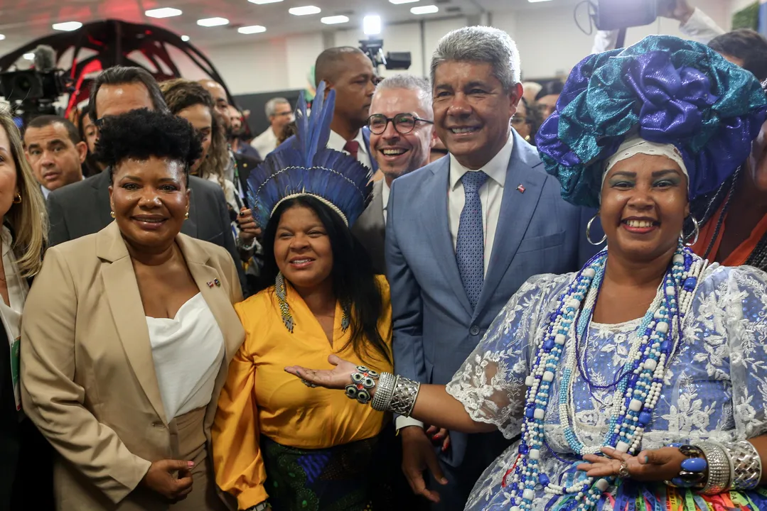 Governador Jerônimo Rodrigues chegou ao local com as ministras Margareth Menezes e Sônia Guajajara