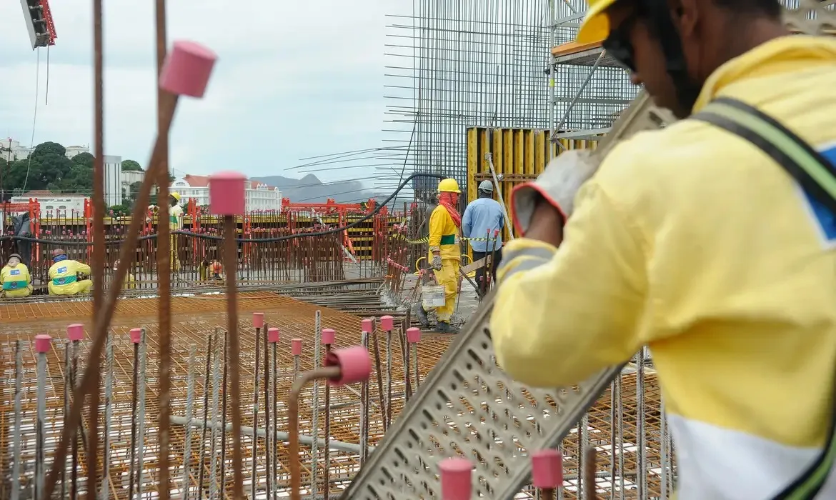 Extinção da jornada 6x1 faz parte de uma Proposta de Emenda Constitucional (PEC)