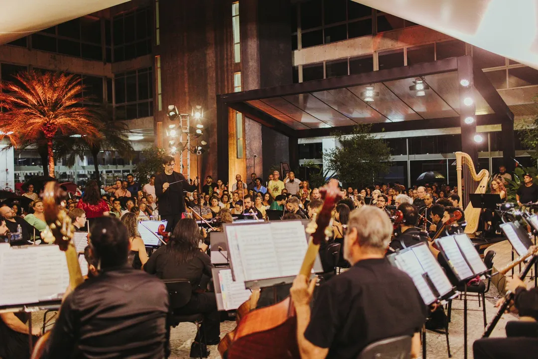 Essa edição do OSBArris será regida pelo maestro Carlos Prazeres e conta também com grandes solistas do canto lírico nacional