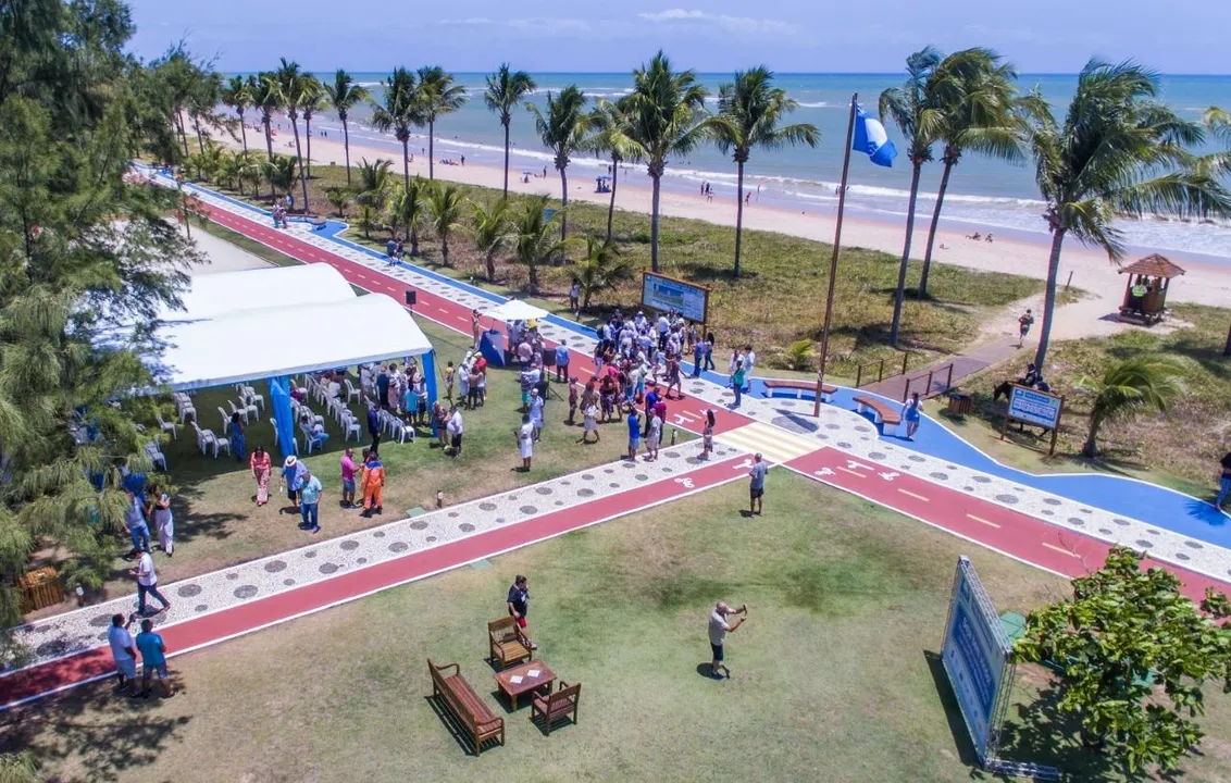 Praia do Paraíso, em Guarajuba, Camaçari, recebeu selo Bandeira Azul