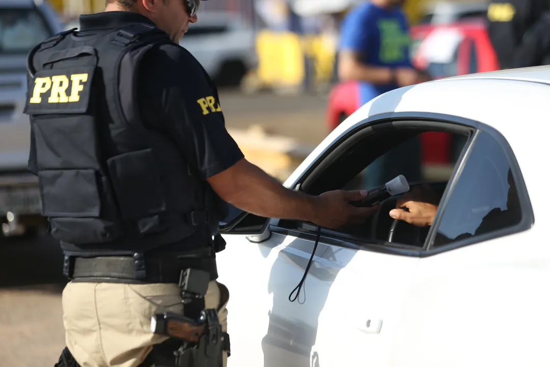 Na recusa serão considerados os indícios de embriaguez: olhos vermelhos, fala embolada e falta de discernimento de dia, hora e espaço