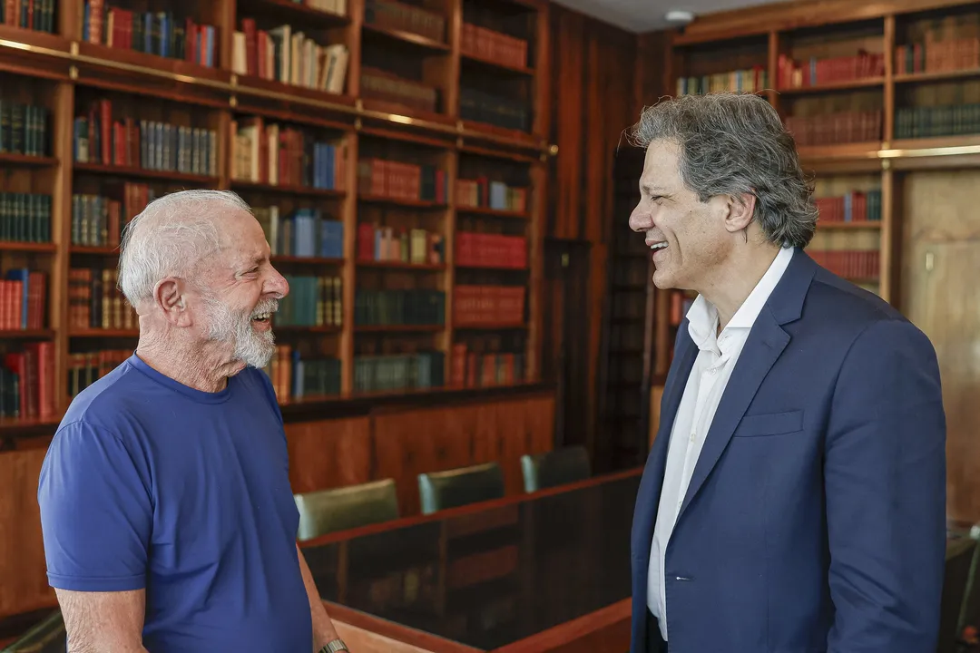 Presidente da República, Luiz Inácio Lula da Silva, durante reunião com o Ministro da Fazenda, Fernando Haddad, no Palácio da Alvorada. Brasília - DF