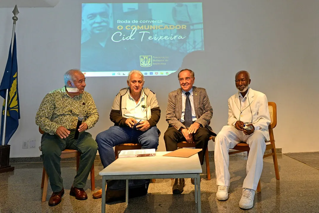 Encontro reuniu historiadores, pesquisadores e representantes de entidades culturais