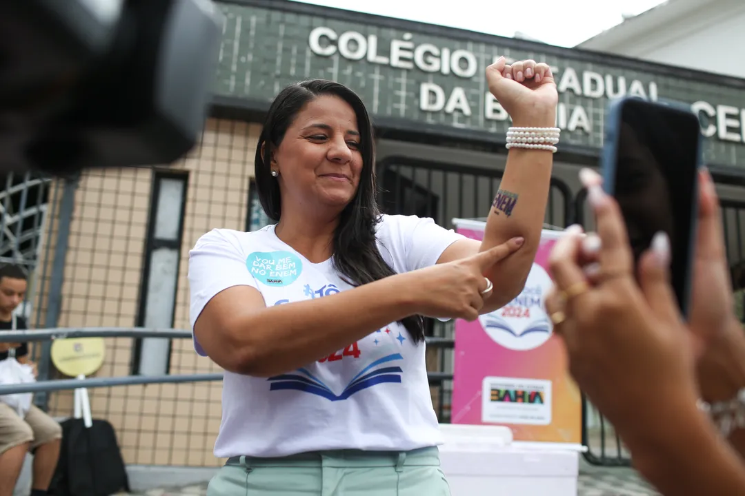 Abertura dos portões no Colégio Estadual Central com presença da secretária de Educação Rowena Brito