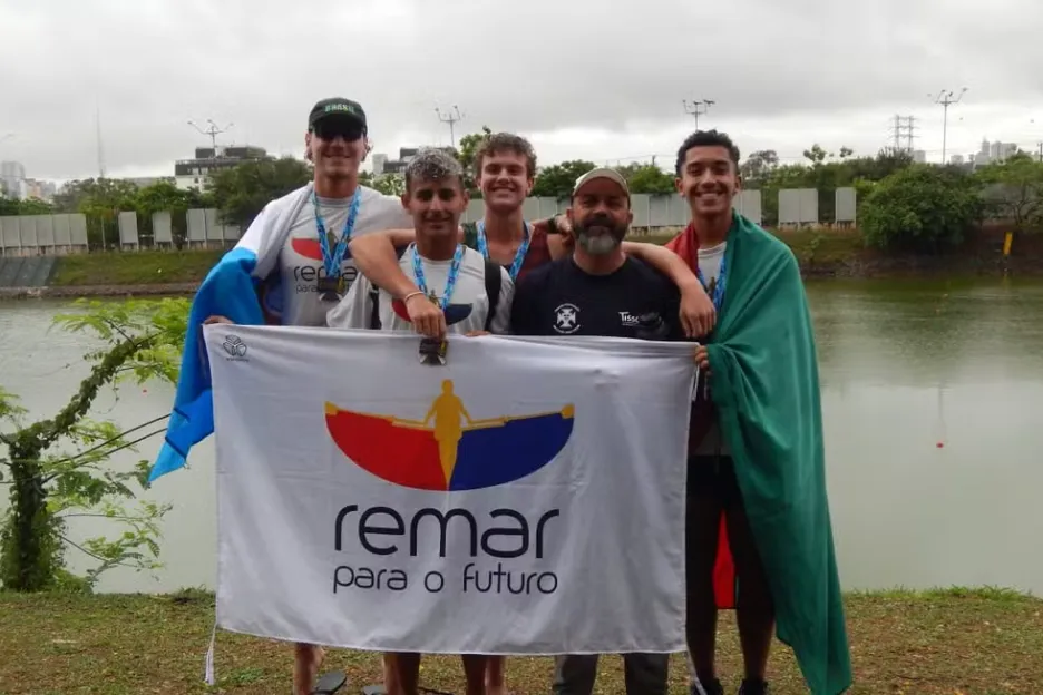 Integrantes de delegação de Pelotas que disputou campeonato brasileiro de remo