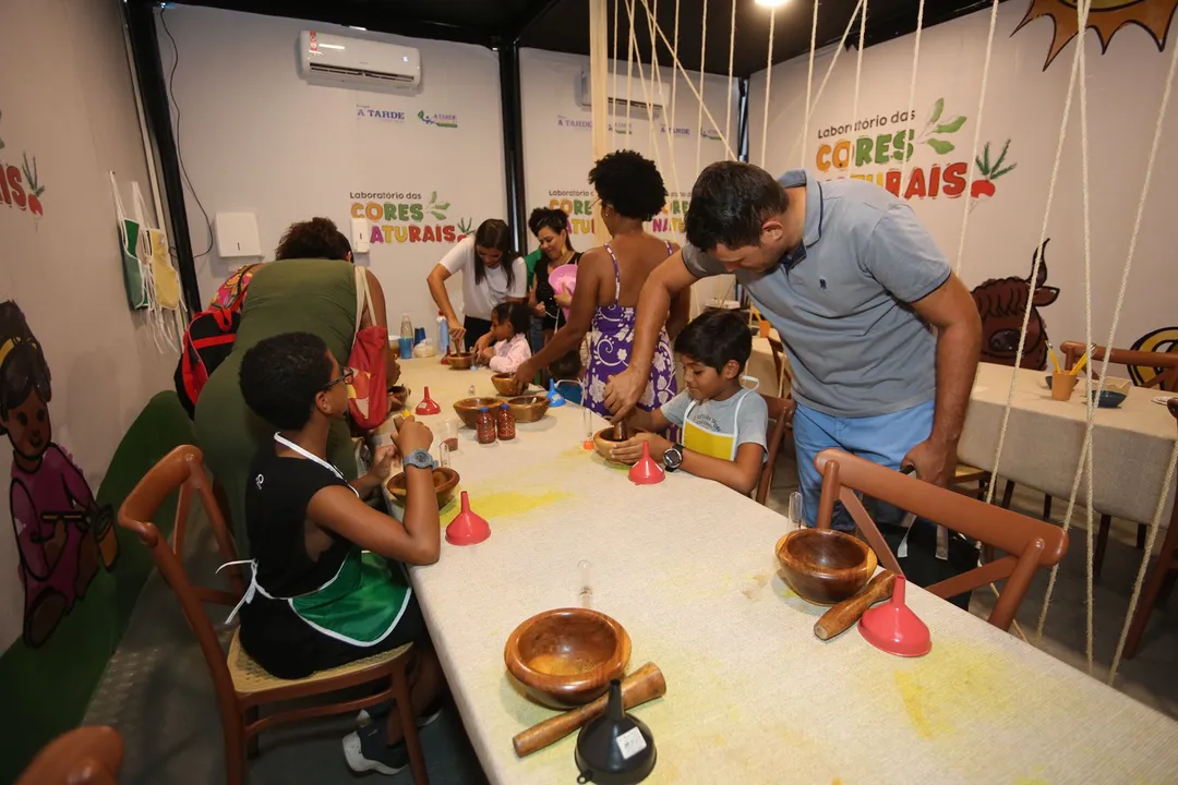 Laboratório das cores naturais que fica na Sala de Educação do Grupo A TARDE