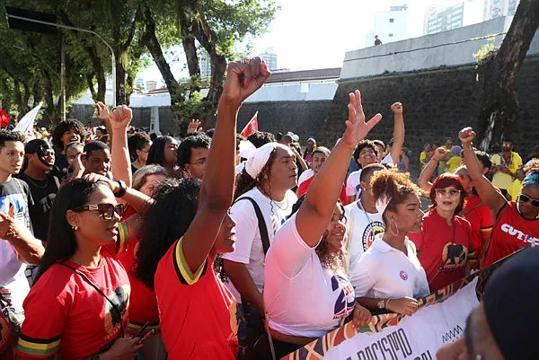 A concentração começou às 14h no Campo Grande, com um percurso de 4 km até a Praça Municipal