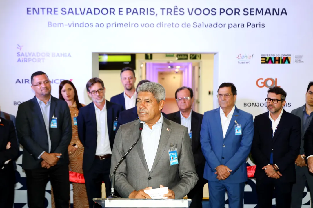 Governador Jerônimo Rodrigues (PT) na solenidade do voo Salvador-Paris