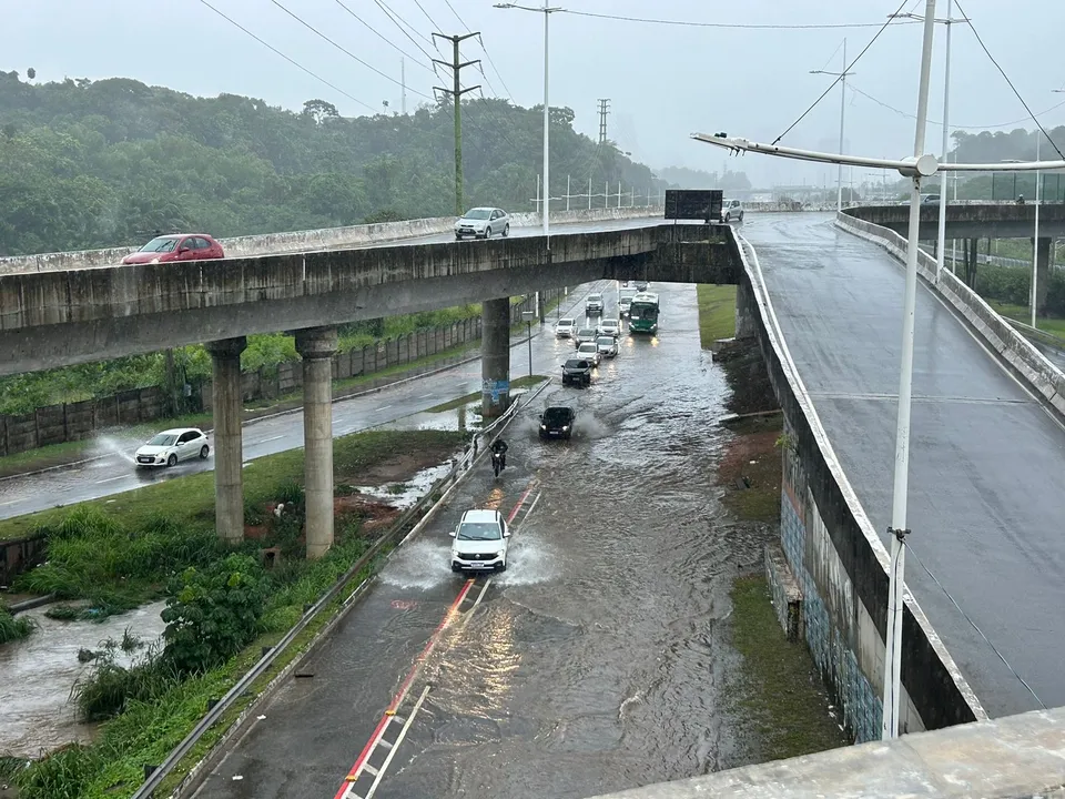 A Desefa Civil de Salvador (Codesal) alerta para a permanência de chuvas moderadas e fortes