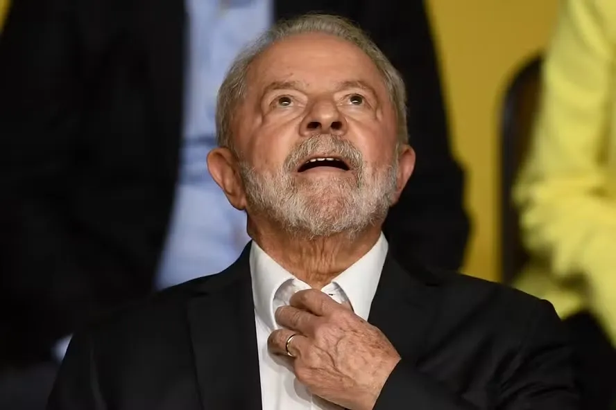 Lula foi operado às pressas após sentir dor na cabeça