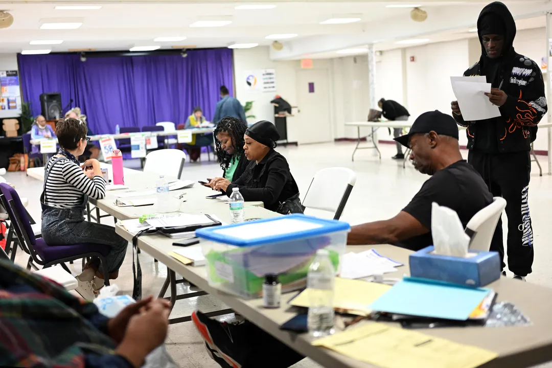 Eleitores votando em Wisconsin