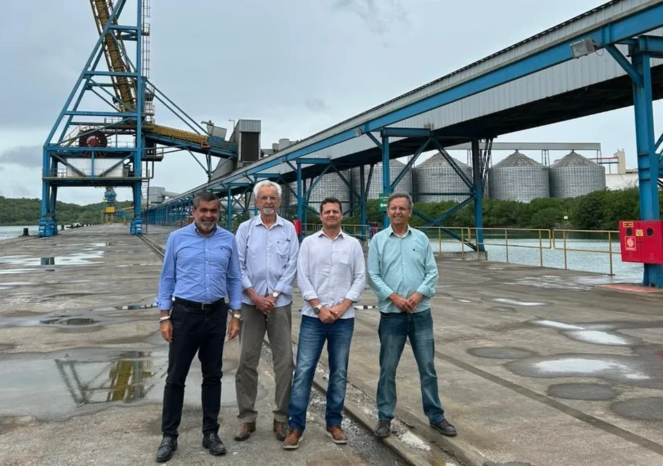 Cláudio Peixoto em visita no Terminal Portuário Cotegipe