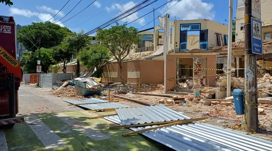 Acidente ocorreu durante uma reforma na unidade neste sábado (14)