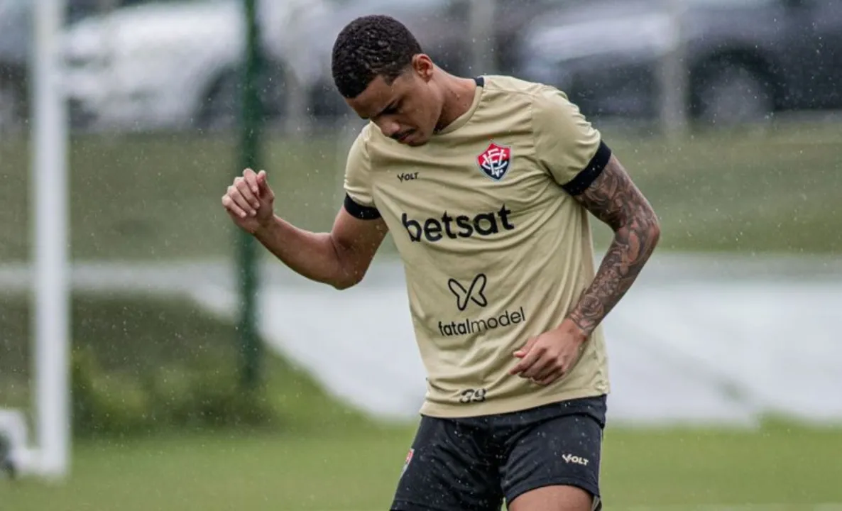 Imagem ilustrativa da imagem Sem Janderson, Vitória segue preparação de olho no Bragantino; entenda