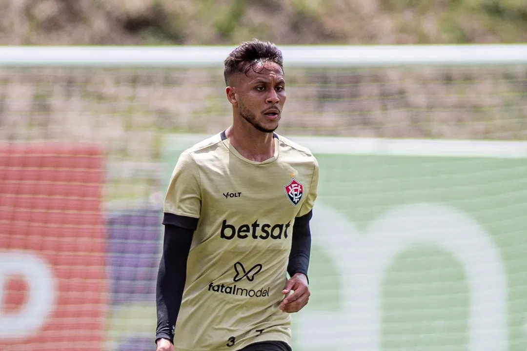 Gabriel Santiago em treino do Vitória