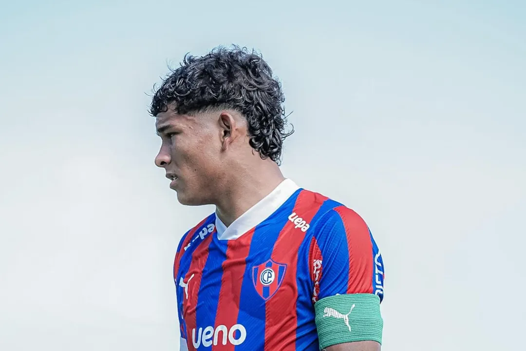 Diego León em ação pelo Cerro Porteño