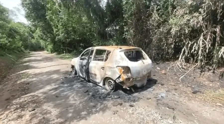 Carro da vítima foi incendiado