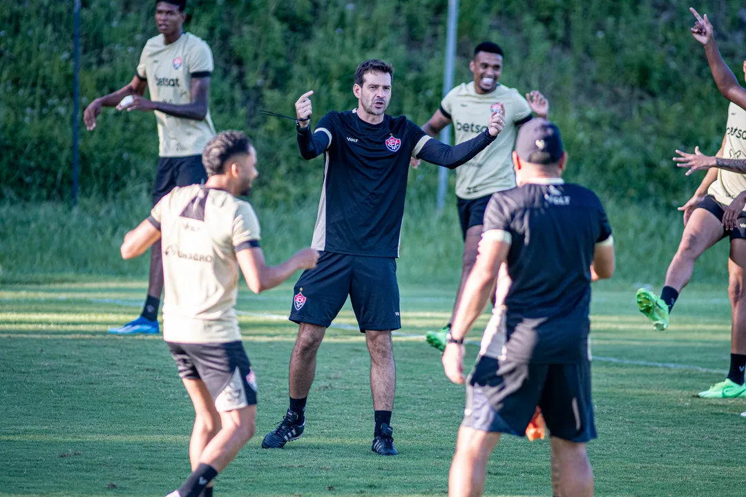 Elenco rubro-negro durante atividade na Toca do Leão