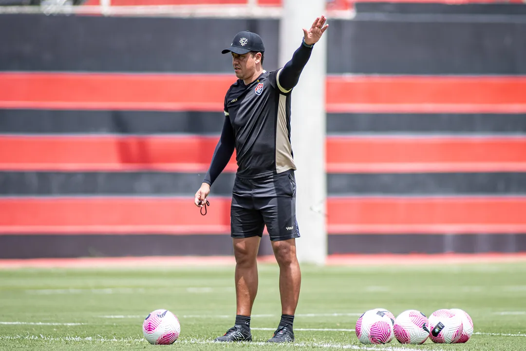 Thiago Carpini, técnico do Vitória