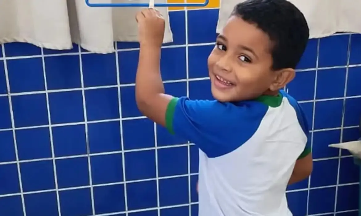 Menino Carlos Eduardo, de 5 anos, morreu após ser baleado